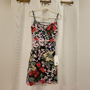 Mac Duggal NWT Embroidered Floral mini dress size 2
